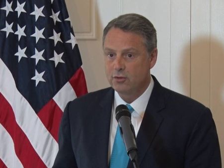 ട്രംപിനെ സേവിക്കാനാവില്ല: രാജിവച്ചൊഴിഞ്ഞ് യുഎസ് അംബാസഡര്‍, പിന്നില്‍ ട്രംപിന്റെ പരാമര്‍ശം!