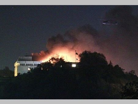 ഞങ്ങളെ രക്ഷിക്കൂ.. കേണപേക്ഷിച്ച് സന്ദര്‍ശകര്‍: ഹോട്ടലിലുണ്ടായിരുന്നത് സര്‍ക്കാര്‍ ഉദ്യോഗസ്ഥര്‍!!