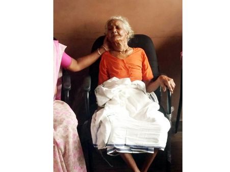 ജീവിച്ചിരിപ്പുള്ള 70കാരി മരിച്ചെന്ന് റിപ്പോര്‍ട്ട്, വര്‍ഷങ്ങളായി ലഭിച്ചിരുന്ന വിധവാ പെന്‍ഷന്‍ ലഭിക്കാതെ വൃദ്ധ ദുരിതത്തില്‍