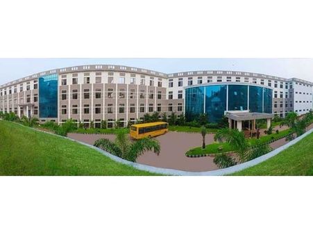 കെഎംസിടി മെഡിക്കല്‍ കോളെജില്‍ സീവേജ് ടാങ്കില്‍ വീണ സ്ത്രീയെ അഗ്നിശമനസേന രക്ഷപ്പെടുത്തി