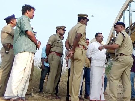 കുറ്റിപ്പുറത്ത് ബോംബുകള്‍ ആദ്യം കണ്ടത് ഡിസംബറില്‍, ആക്രി സാമഗ്രികളാണെന്ന് കരുതി നാട്ടുകാര്‍ മൈന്‍ഡ് ചെയ്തില്ല