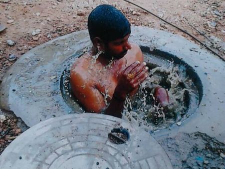 മാലിന്യം കോരാൻ ഇനി യന്ത്ര മനുഷ്യൻ; ആൾത്തുളയിലും യന്ത്രമനുഷ്യനിറങ്ങും, പരീക്ഷണം തിരുവനന്തപുരത്ത്!