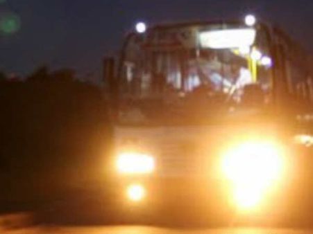 രാത്രി പെണ്‍കുട്ടിയെ ഇറക്കാതെ കെഎസ്ആർടിസി മിന്നല്‍ പാഞ്ഞു, റോഡിന് കുറുകെ ജീപ്പിട്ട് തടഞ്ഞ് പോലീസ്