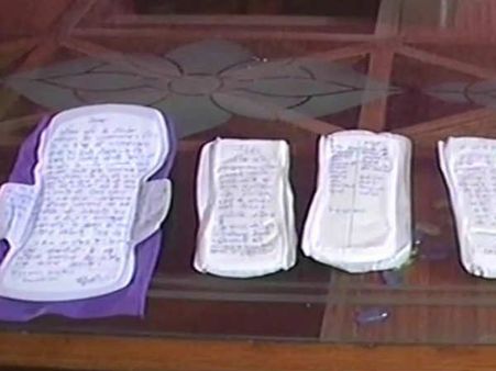 'ജിഎസ്ടിയിൽ നിന്ന് ഒഴിവാക്കണം' സാനിട്ടറി നാപ്കിനുകളില്‍ മോദിയ്ക്ക് കത്തെഴുതി...