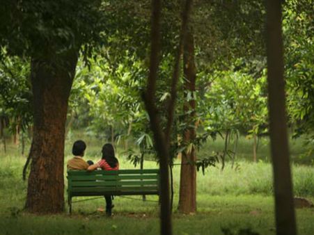 ഇനി പൊതു പാര്‍ക്കില്‍ കയറണമെങ്കില്‍ വിവാഹ സര്‍ട്ടിഫിക്കറ്റ് നിര്‍ബന്ധം