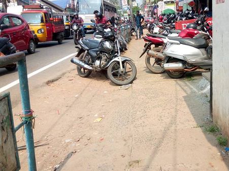 പാര്‍ക്കിങിന് കോഴിക്കോട്ട് നയരേഖയൊക്കെ ആയി; എന്താവുമോ എന്തോ...