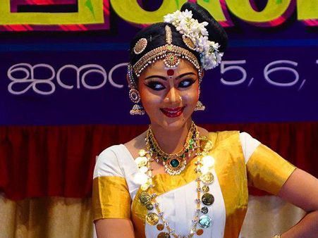 സംസ്ഥാന കലോത്സവം; പെണ്‍കുട്ടികള്‍ക്ക് മൂത്രമൊഴിക്കാന്‍ മുട്ടിയാല്‍; ഇത് പീഡനം