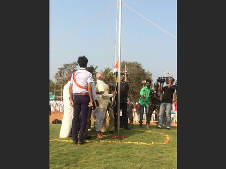 പിണറായി വിജയന്റെ സർക്കുലറിന് പുല്ലുവില; മോഹൻ ഭാഗവത് സ്കൂളിൽ ദേശീയ പതാക ഉയർത്തി....