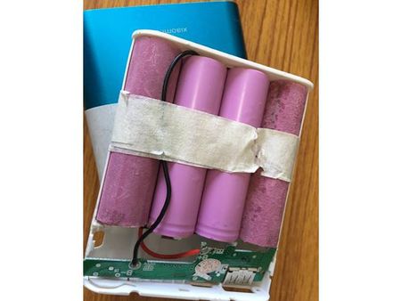 പവര്‍ബാങ്കുകള്‍ വിമാനത്തില്‍ കൊണ്ടുപോകുന്നതിന് നിയന്ത്രണം, കളിമണ്ണില്‍ പൊതിഞ്ഞാലും ഇനി രക്ഷയില്ല!