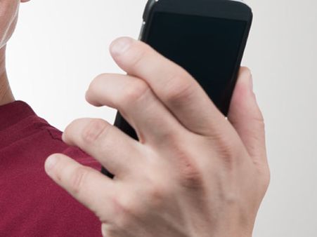 സെല്‍ഫി എടുക്കുന്നതിനിടയില്‍ അമ്മയും മകനും പുഴയില്‍ വീണു