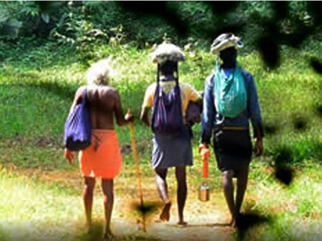 ശബരിമല യാത്രക്കിടെ കാണിക്കയായി നല്‍കാനുള്ള സ്വര്‍ണവും പണവും യാത്രസംഘത്തില്‍പ്പെട്ടയാള്‍ മോഷ്ടിച്ചു, പിടക്കപ്പെട്ടതോടെ പണം തിരിച്ചുനല്‍കി