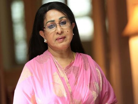 പെൺകുട്ടികൾ രാത്രി സഞ്ചാരം ഒഴിവാക്കണം; എന്തിനാണ് പെണ്‍കുട്ടികള്‍ രാത്രി യാത്ര ചെയ്യുന്നതെന്ന് ഷീല