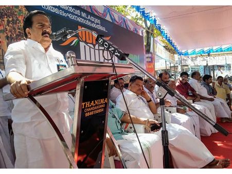 നിയമംലംഘിക്കുന്ന അന്‍വര്‍ എംഎല്‍എയെ സംരക്ഷിക്കുന്നത് മുഖ്യമന്ത്രി: രമേശ് ചെന്നിത്തല