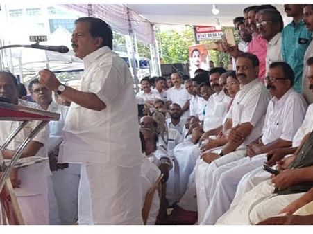 ഷുഹൈബ് വധം:അന്വേഷണ സംഘത്തില്‍ വിശ്വാസമില്ലെന്ന് ചെന്നിത്തല,ഡെപ്യൂട്ടേഷനിലെ ഉദ്യോഗസ്ഥനെ ഏല്‍പ്പിച്ചു