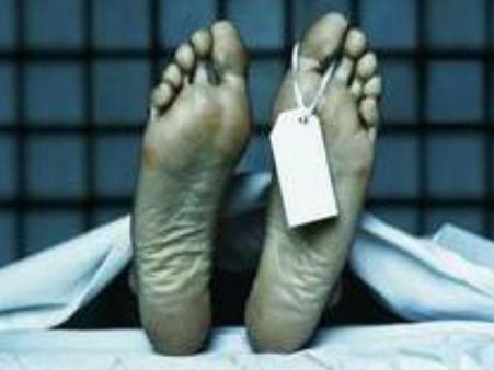 മദ്യപിച്ച് വണ്ടിയോടിച്ചെന്ന് പോലീസ്;പോലീസ് സ്റ്റേഷന് മുന്നിൽ യുവാവ് മണ്ണെണ്ണയൊഴിച്ച് ആത്മഹത്യ ചെയ്തു