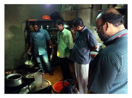 വീണ്ടും കോളറ പിടിമുറുക്കുന്നു, നിലമ്പൂരില്‍ രണ്ടു പേര്‍ക്കുകൂടി, ഒരു ഭക്ഷണശാല അടപ്പിച്ചു, ലോഡ്ജക്കം ആറു സ്ഥാപനങ്ങള്‍ക്ക് നോട്ടീസ്