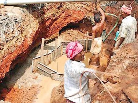 12 വര്‍ഷം അധികമെടുത്തിട്ടും ജപ്പാന്‍ കുടിവെള്ളം യാഥാര്‍ഥ്യമായില്ല; പ്രതിഷേധിച്ച് ജനപ്രതിനിധികള്‍