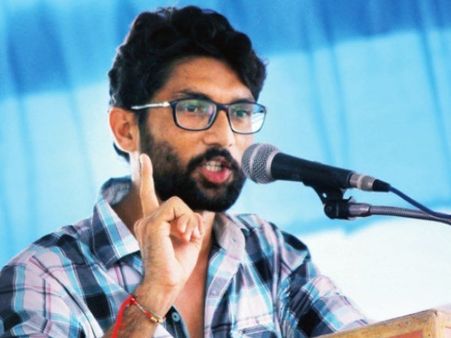 ജിഗ്നേഷ് മേവാനിയെ കൊല്ലേണ്ടത് ഇങ്ങനെ... കൊല്ലേണ്ട രീതി വിവരിച്ച് പോലീസിന്‍റെ വീഡിയോ പുറത്ത്