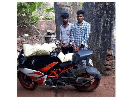 ബംഗളൂരുവില്‍ നിന്നും ബൈക്കില്‍ ചില്ലറ വില്‍പ്പനക്കാര്‍ക്ക് കഞ്ചാവെത്തിച്ച എഞ്ചിനീയറിംഗ് വിദ്യാര്‍ഥിയടക്കം രണ്ടുപേര്‍ പിടിയില്‍