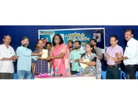 വടകര:സാഹിത്യസംബന്ധിയായ ചടങ്ങുകളില്‍ ആളുകള്‍ കുറഞ്ഞ് കൊണ്ടിരിക്കുന്ന കാലത്ത് വടകര എന്നെ അല്‍ഭുതപ്പെടുത്തുകയാണെന്ന് കഥാകൃത്ത് ആര്‍ ഉണ്ണി ജിനേഷ്