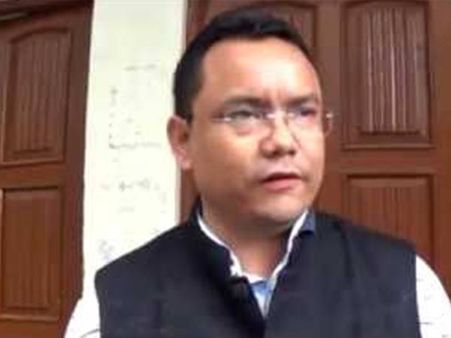 സ്‌കൂള്‍ പഠനം പോലും പൂര്‍ത്തിയാക്കിയില്ലെങ്കിലും സ്ഥാനാര്‍ഥിക്ക് വരുമാനം 290 കോടി