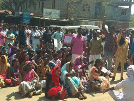 അട്ടപ്പാടിയിലും 'കണ്ണൂര്‍' മോഡല്‍; പ്രതിഷേധം കത്തുന്നു!! ആയിരങ്ങള്‍ തെരുവില്‍, ഉപരോധം