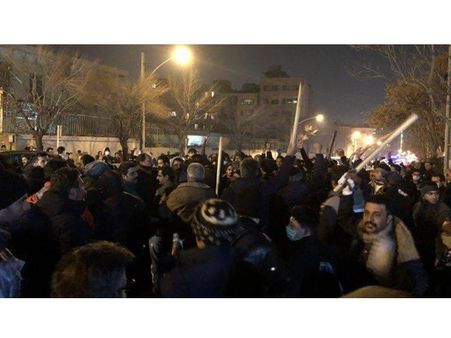 ഇറാനില്‍ വീണ്ടും കലാപം; സൂഫി അനുയായികള്‍ വാഹനമോടിച്ച് കയറ്റി അഞ്ച് സൈനികര്‍ കൊല്ലപ്പെട്ടു