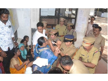 വടകര എംആര്‍എഫ് കേന്ദ്രത്തെ ചൊല്ലി നഗരസഭ കൗണ്‍സിലിൽ പ്രതിഷേധം