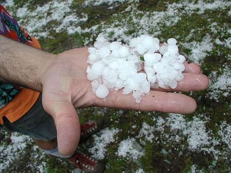കാറ്റെടുത്തത് കര്‍ഷകന്റെ സ്വപ്നങ്ങൾ!! മഹാരാഷ്ട്രയില്‍ 1.25 ലക്ഷം ഹെക്റില്‍ കൃഷിനാശം,