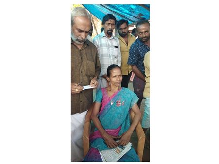 വ്യാജമദ്യ വിൽപനയ്ക്കെതിരെ ഒറ്റയാൾ പ്രതിഷേധവുമായി വീട്ടമ്മ രംഗത്ത്