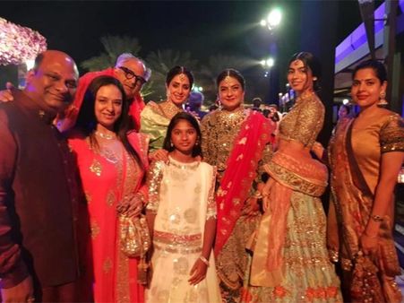 ബാലതാരത്തില്‍ നിന്ന് സൂപ്പര്‍സ്റ്റാറിലേക്ക് പടയോട്ടം, ഇക്കാര്യങ്ങളാണ് ശ്രീദേവിയെ വ്യത്യസ്തയാക്കിയത്