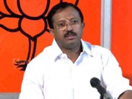 വി മുരളീധരന്റെ രാജ്യസഭാ മോഹം ത്രിശങ്കുവിൽ.. സത്യവാങ്മൂലത്തിൽ പിഴവ്.. പത്രിക തള്ളാം