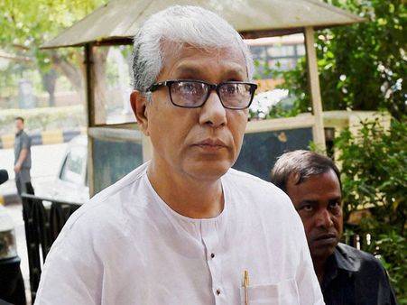 മണിക്ക് സര്‍ക്കാര്‍ ഇന്റര്‍നെറ്റ് വിപ്ലവം അറിഞ്ഞില്ല, വികസനവും മറന്നു, ജനങ്ങള്‍ കമ്മ്യൂണിസത്തെ തള്ളി