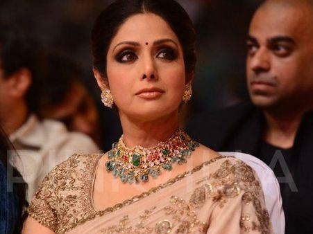 കടുത്ത സാമ്പത്തിക പ്രതിസന്ധി, സൗന്ദര്യ ശസ്ത്രക്രിയ... ശ്രീദേവിയിൽ ദുരൂഹത തീരുന്നില്ല; അമ്മാവനും...