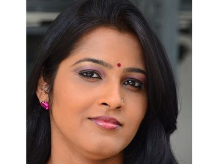 സ്മൃതി പരുത്തിക്കാടിന്റെ വീഡിയോ... പിറകേ 'ആണുങ്ങളുടെ' പൊങ്കാല; ഇക്കൂട്ടരോട് പറഞ്ഞിട്ട് എന്ത് കാര്യം?