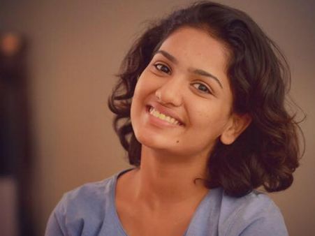 ആ വൃത്തികെട്ട ജന്തുക്കളെ തല്ലി കൊല്ലണം... ക്വീനിലെ ചിന്നുവിനോട് പോലും റേറ്റ് ചോദിച്ചു; ചുട്ട മറുപടി