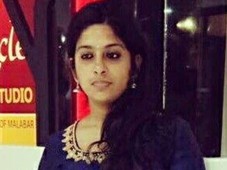 തന്നെ ഫാന്‍സുകാര്‍ വളഞ്ഞിട്ട് തെറിവിളിച്ചുവെന്ന് അപര്‍ണ പ്രശാന്തി...