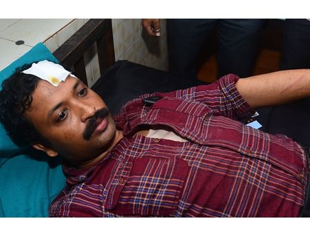 മലപ്പുറം കലക്ട്രേറ്റിലെ ജൂനിയർ ലോട്ടറി ഓഫീസറെ നായയെ വിട്ട് ആക്രമിക്കാന്‍ ശ്രമം