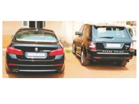 പോണ്ടിച്ചേരിയില്‍ രജിസ്റ്റര്‍ ചെയ്ത് നികുതിവെട്ടിപ്പ്; കോഴിക്കോട്ട് രണ്ട് ആഡംബരകാറുകള്‍ പിടിച്ചെടുത്തു