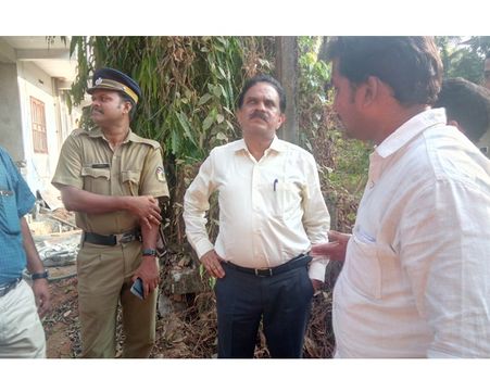 വാണിജ്യ കെട്ടിടങ്ങളില്‍ മറുനാടന്‍ തൊഴിലാളികള്‍ താമസിക്കുന്നതിനെക്കുറിച്ച് അന്വേഷിക്കും: ജില്ലാ കലക്റ്റര്‍