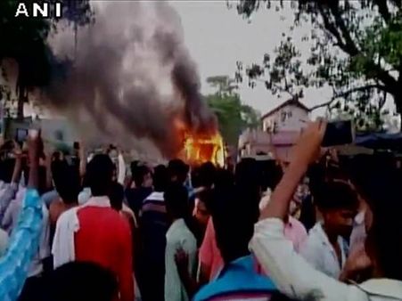 ബീഹാറില്‍ വര്‍ഗീയ സംഘര്‍ഷം കത്തിപ്പടരുന്നു, പ്രതിമ തകര്‍ത്തു, രണ്ട് വിഭാഗങ്ങള്‍ ഏറ്റുമുട്ടി!!