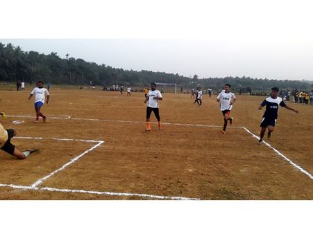 കൊയ്ത്തു കഴിഞ്ഞു...ഇനി മലപ്പുറത്തെ പാടങ്ങളിൽ കാൽപ്പന്തുരുളും....