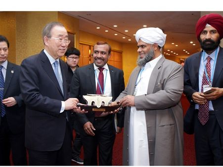 കൊറിയയില്‍ നടന്ന സമാധാന സമ്മേളത്തില്‍ ഇന്ത്യന്‍ പ്രതിനിധിയായി മലപ്പുറം മഅ്ദിന്‍ ചെയര്‍മാന്‍