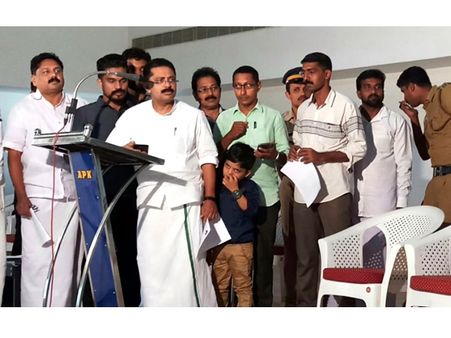 വിവാഹത്തിന് വരൻ നാടിന് സമ്മാനിച്ചത് സേഫ് പോന്നാനിയെന്ന മൊബൈൽ ആപ്ലിക്കേഷൻ