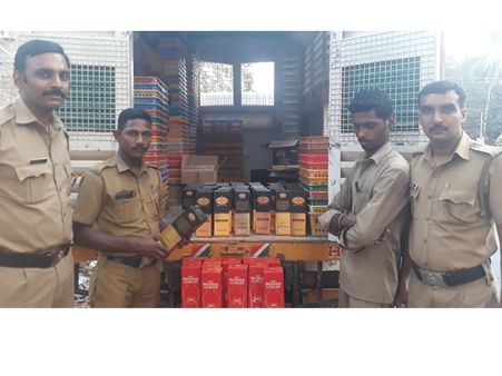 മാഹിയിൽ നിന്ന് കോയമ്പത്തൂരിലേക്കും വിദേശമദ്യമൊഴുകുന്നു;ലോറിയിൽ കടത്തുകയായിരുന്ന വിദേശമദ്യം പിടികൂടി