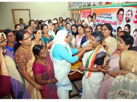 മഹിളാ കോണ്‍ഗ്രസ് സംസ്ഥാന പ്രസിഡന്റ് ലതിക സുഭാഷിന് മലപ്പുറത്ത് സ്വീകരണം നല്‍കി