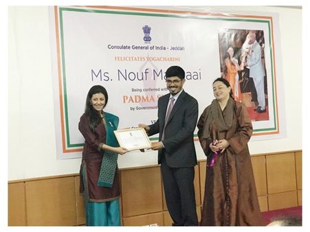 മക്കയിലും യോഗ പരിശീലകര്‍; പത്മശ്രീ ഡോ നൗഫ് മര്‍വായിക്ക് ഇന്ത്യന്‍ കോണ്‍സുലേറ്റിന്റെ ആദരം