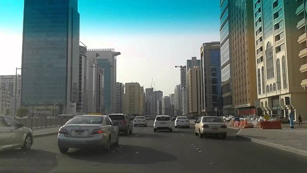 അനുവദനീയമല്ലാത്ത സ്ഥലങ്ങളിലൂടെ റോഡ് മുറിച്ചുകടന്നതിന് 50700 പേര്‍ക്കെതിരേ നടപടിയെടുത്ത് അബുദാബി