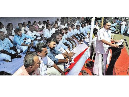 ത്രിപുരയിലെ സിപിഎം പരാജയത്തില്‍ കോണ്‍ഗ്രസ് സന്തോഷിക്കില്ല: മുരളീധരന്‍