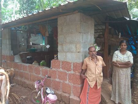 കോഴിക്കോട് ജില്ലാ സഹകരണ ബാങ്ക് കുടിയിറക്കിയ വികലാംഗന്‍റെ കുടുംബം താമസിക്കുന്നത് പശു തൊഴുത്തില്‍